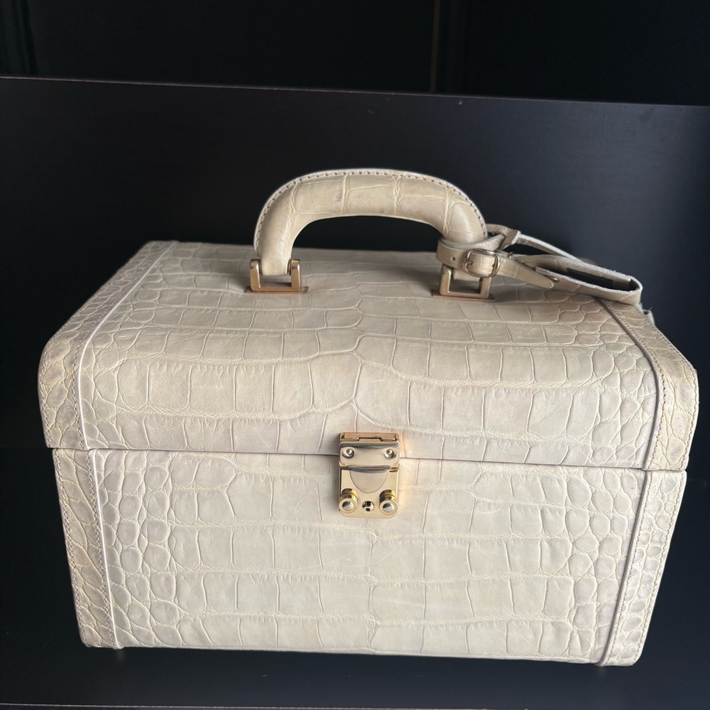 Dooney & Bourke Nile White Croc Embossed leather Train Case Travel cosmetic bag - Picture 2 of 16